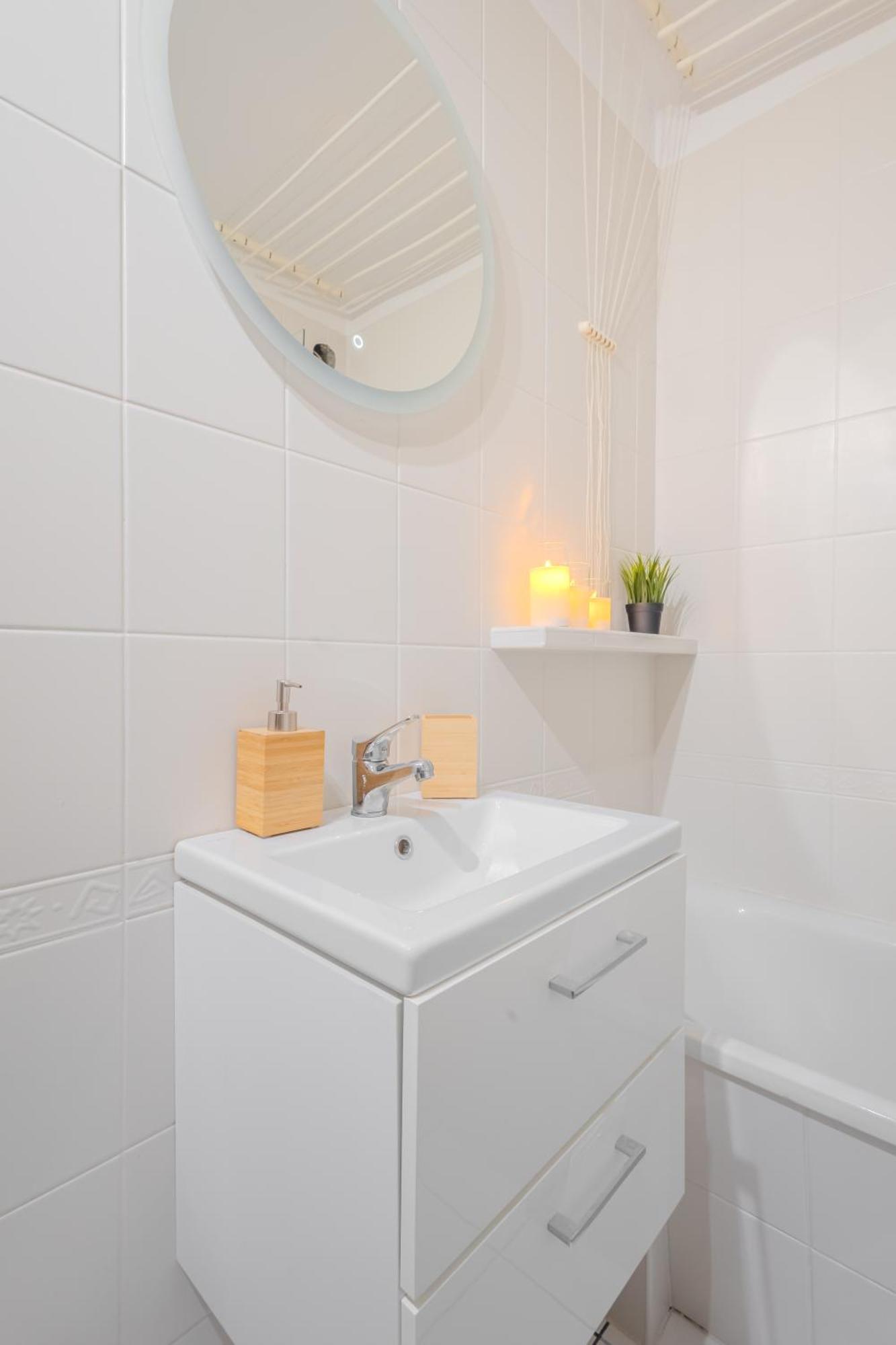 Rezydencja Filmowa- Wygodny Apartament 10 Min Od Lotniska I Centrum Apartman Varsó Kültér fotó